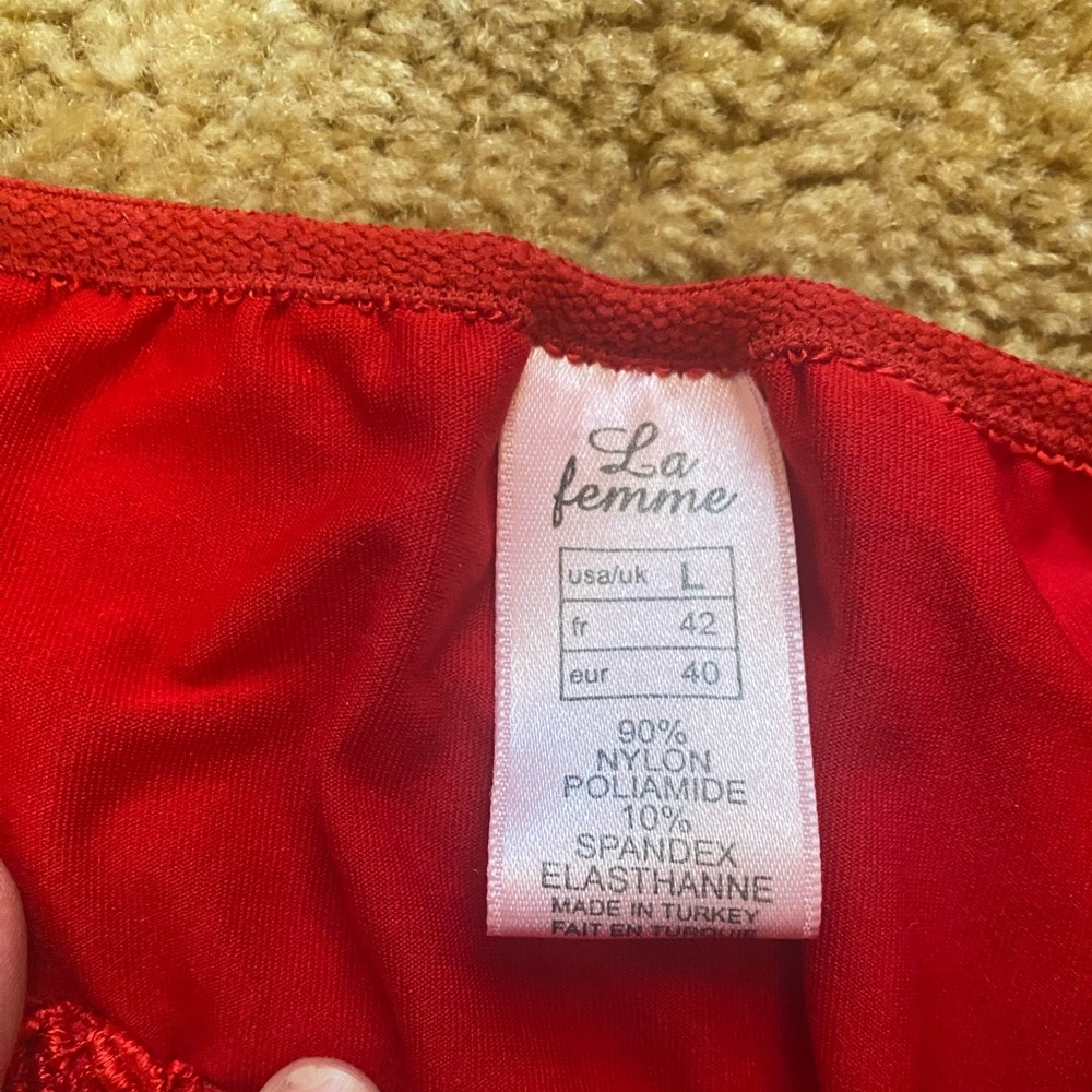 La Femme Red Lingerie Set - Picture 6 of 6